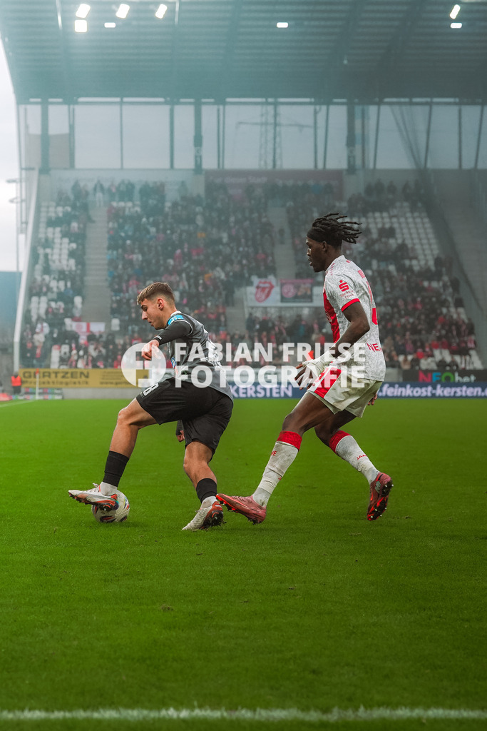 GER Rot-Weiss Essen vs. SSV Ulm, Fussball, 3. Liga, Spieltag 19, Saison 2025/2026, 20.12.2025 | GER Rot-Weiss Essen vs. SSV Ulm, Fussball, 3. Liga, Spieltag 19, Saison 2025/2026, 20.12.2025Foto: Fabian Friese - Realisiert mit Pictrs.com