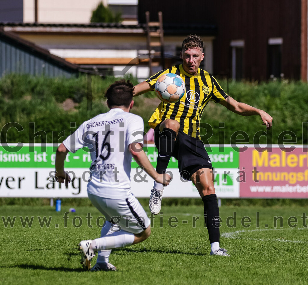 2023-08-19_082_FC_Moosinning_gegen_SV_Reichertsheim | Moosinning, Deutschland, 19.08.2023:
Fußball, Bezirksliga Oberbayern Ost 2023 / 2024, 5. Spieltag, FC Moosinning gegen SV Reichertsheim, Endergebnis: 0:4

Tobias Michel (SV Reichertsheim, #16), Florian Jakob (FC Moosinning, #10)

Foto: Christian Riedel / fotografie-riedel.net
