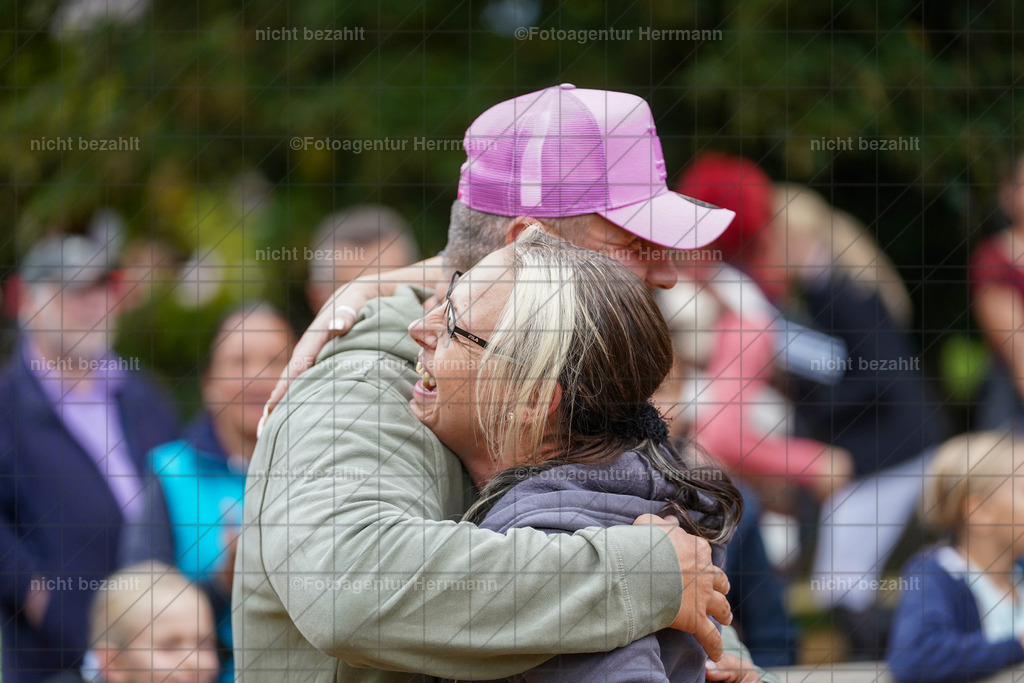 20231008-SN_01656 | Sonderehrung Raphi, Diessen am Ammersee, 2023, Dressur- und Springturnier, Reitsport, Turnierfotografie, Pferdebilder, Reitbilder, Turnierfotografen Bayern, Fotoagentur Herrmann