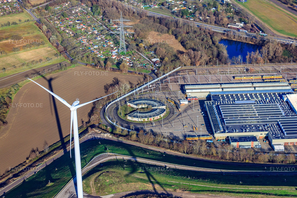 Luftbild: Deponie West (Energieberg) vor Verkehrs Betriebe Karlsruhe GmbH - Betriebshof West im Ortsteil Knielingen in Karlsruhe im Bundesland Baden-Württemberg in Deutschland. Foto: IMG_23109.jpg vom 02.12.2009 durch Werner Riehm/FLY-FOTO.deVBK - Verkehrsbetriebe Karlsruhe
