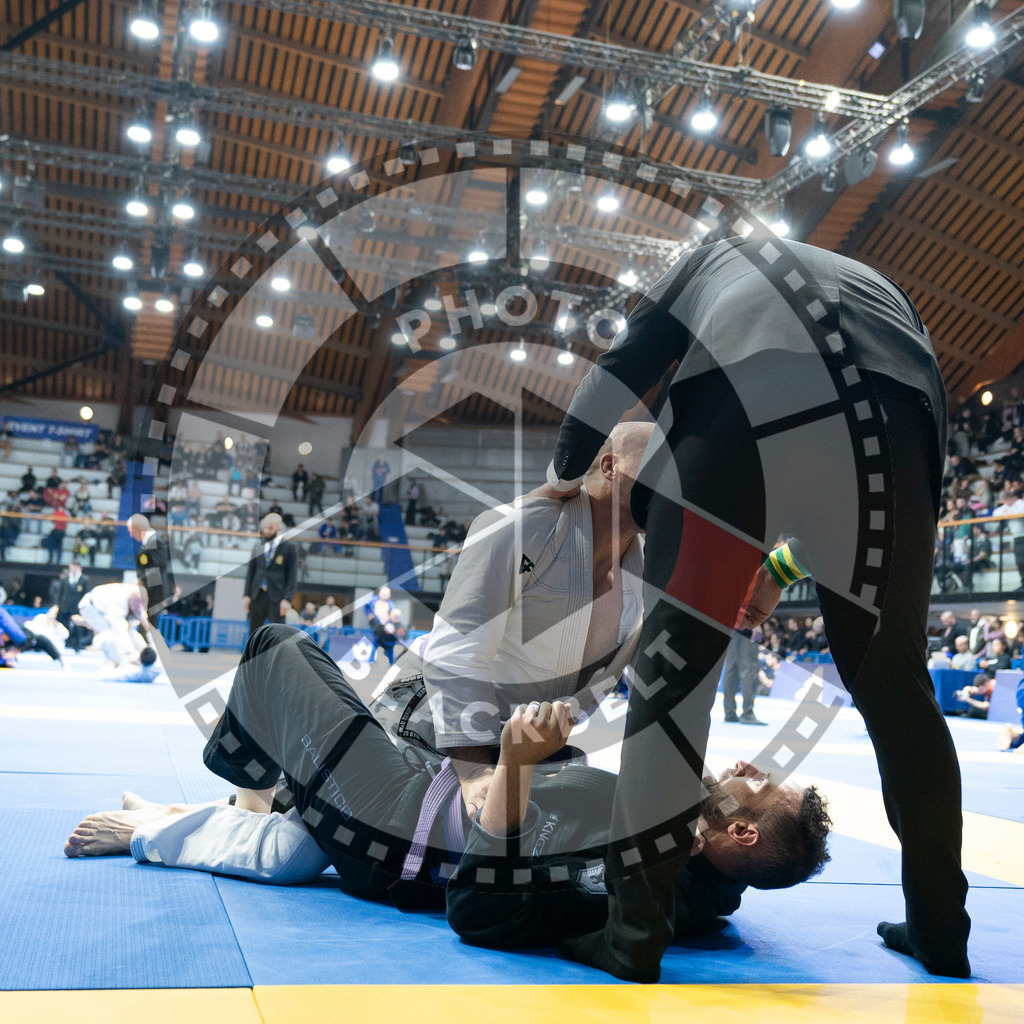 20240125PBB02195 | Fighters compete during the sixth day of the Brazilian Jiu-jitsu European Championship of the IBJJF in Paris, France, on January 25, 2024.