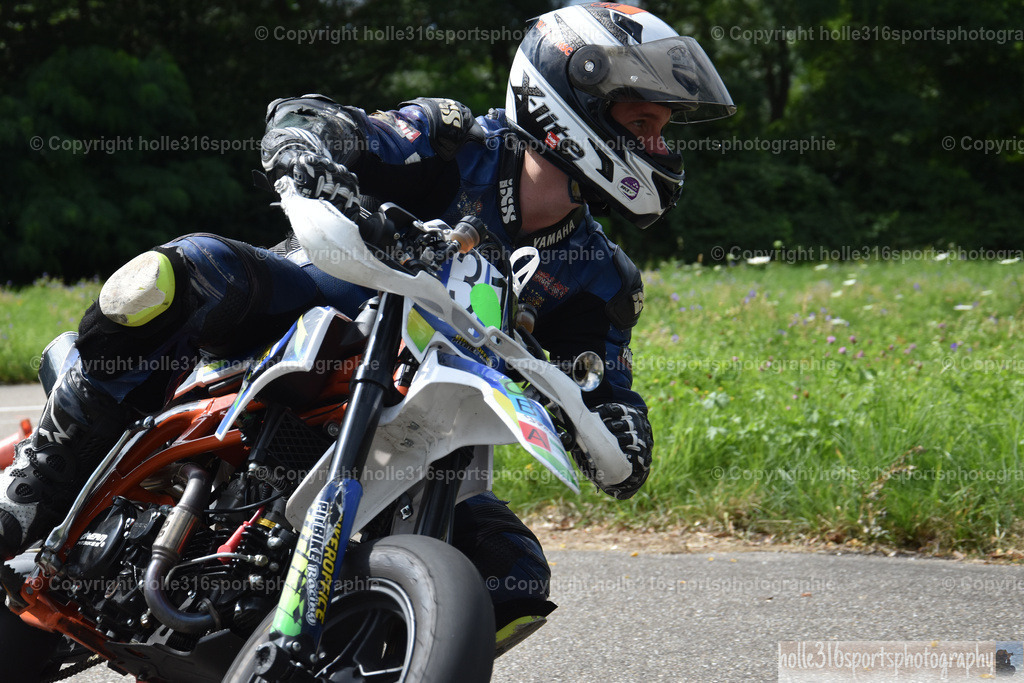 DSC_0661 | Sportfotografie , Motorsport, Motoross, Reitsport, Mointainbike, Enduro,
Landschaft , Outdoor, Eventfotografie, Landschaft, Bilder online bestellen - Realisiert mit Pictrs.com