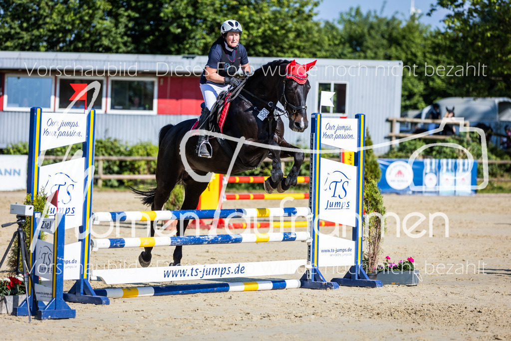 Donop24-ASpr-074 | MomenTaufnahmen Pferdesportfotos