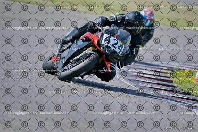 26BT02-0532 | markuskiefer.com - Realisiert mit Pictrs.com