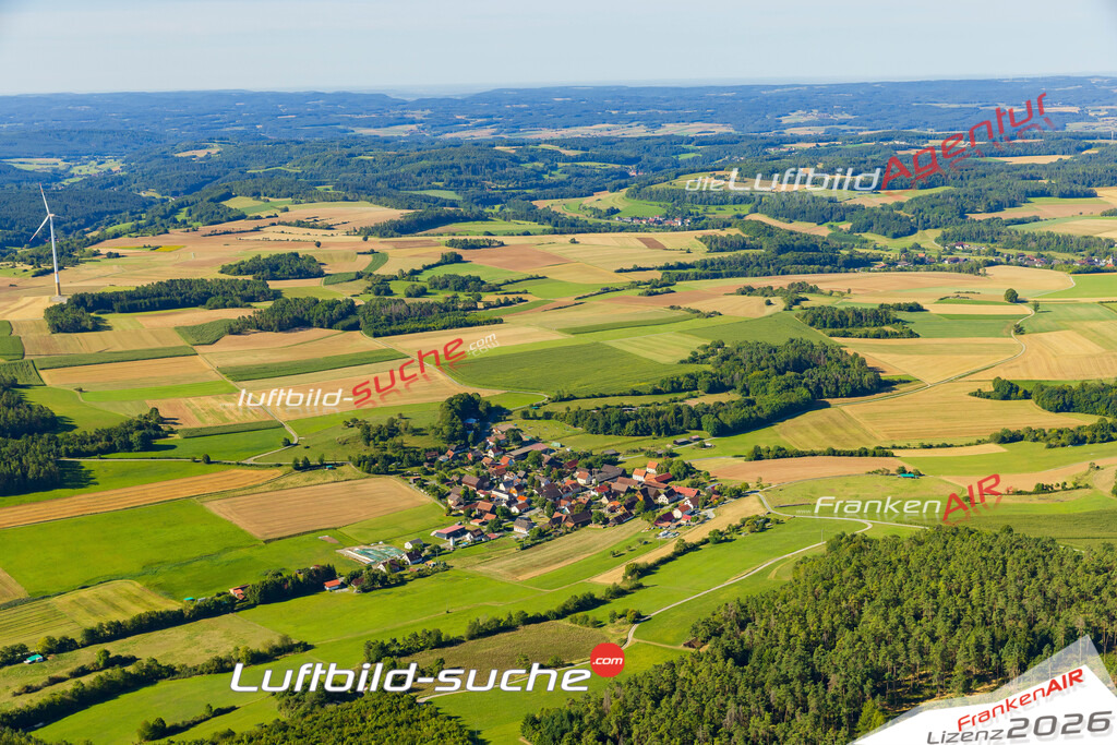 Schrägluftbild  Lochau  Thurnau - Das Luftbild wurde 2025 vom UL-Flugzeug heraus erstellt ( keine Drohne ) - Hochauflösende Luftaufnahme -Nicht vergleichbar mit Google Maps oder Satelittenbilder- Die Geschenkidee !Mit Lizenz und Bildrechte bestellbar