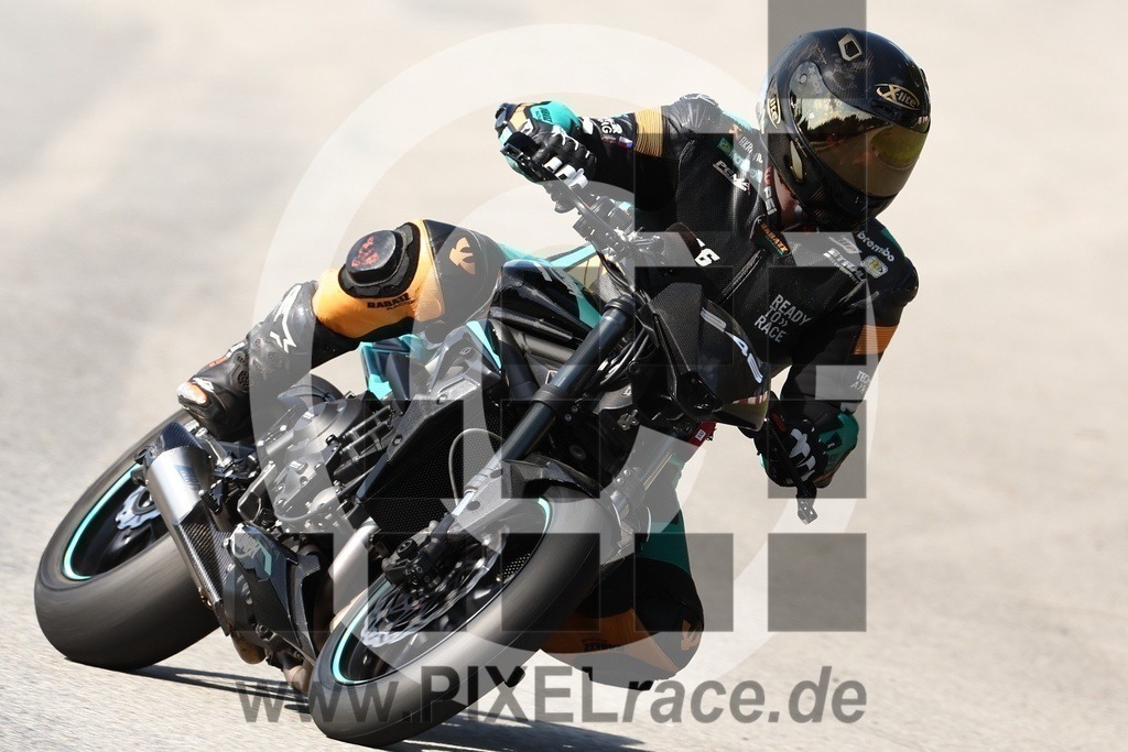 0246-20240502_01553 | Schöne Erinnerungen an spannende Momente - das festzuhalten ist unser Job. PIXELrace.de ist seit 2003 auf den Rennstrecken Europas unterwegs um die Action draußen beim Fahren und die wunderbare Stimmung imm Fahrerlager für euch einzufangen.
