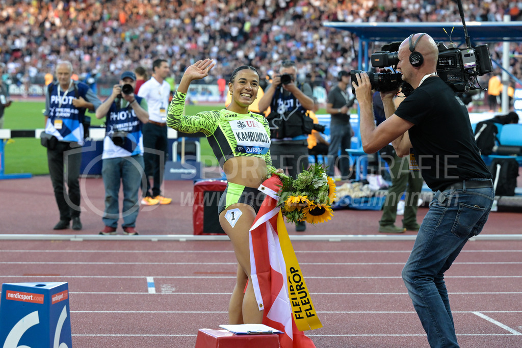 Leichtathletik: Weltklasse Zürich | 08.09.2022, Zürich, Letzigrund, Leichtathletik: Weltklasse Zürich, KAMBUNDJI Ditaji (SUI) nach dem 400m-Hürdenlauf der Frauen. - Realisiert mit Pictrs.com