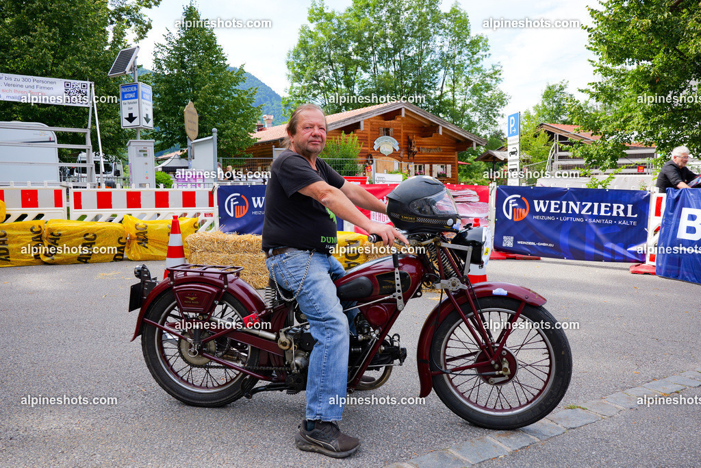 P1014592 | Erleben Sie atemberaubende, hochqualitative Fotos Ihrer Fahrt entlang der malerischen Alpenstraßen. Besuchen Sie alpineshots.com, um professionelle Aufnahmen Ihrer unvergesslichen Reise zu finden und zu kaufen - Realisiert mit Pictrs.com