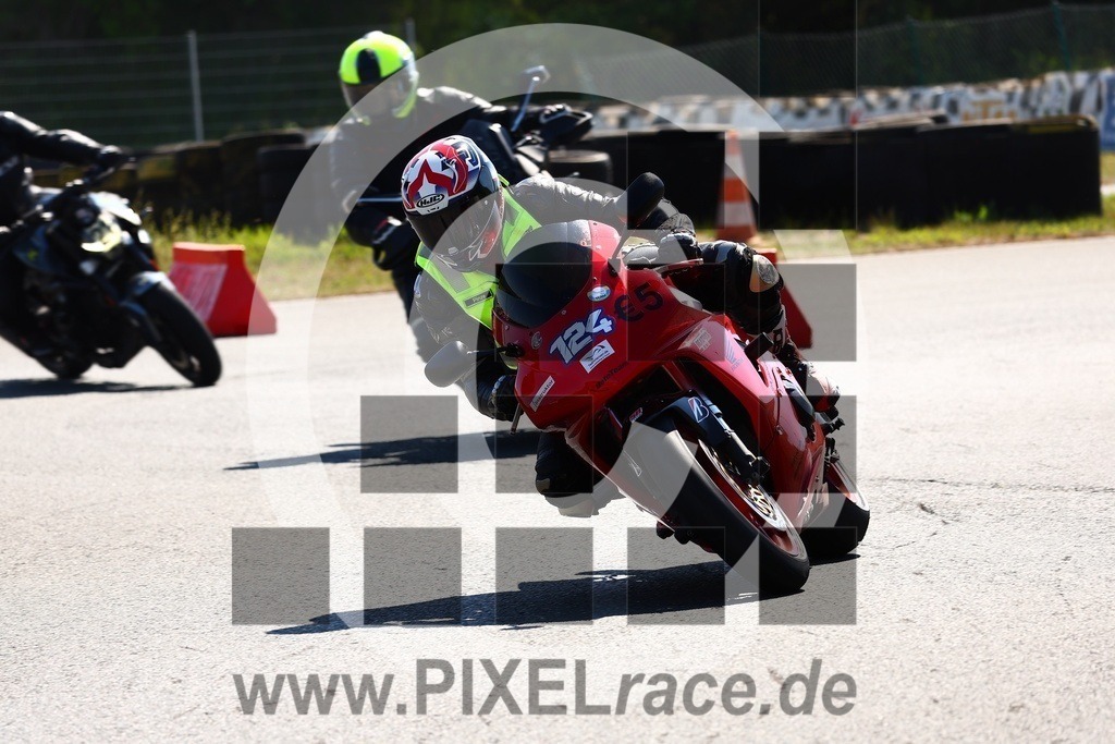 inst05-20250513_00617 | Schöne Erinnerungen an spannende Momente - das festzuhalten ist unser Job. PIXELrace.de ist seit 2003 auf den Rennstrecken Europas unterwegs um die Action draußen beim Fahren und die wunderbare Stimmung imm Fahrerlager für euch einzufangen.