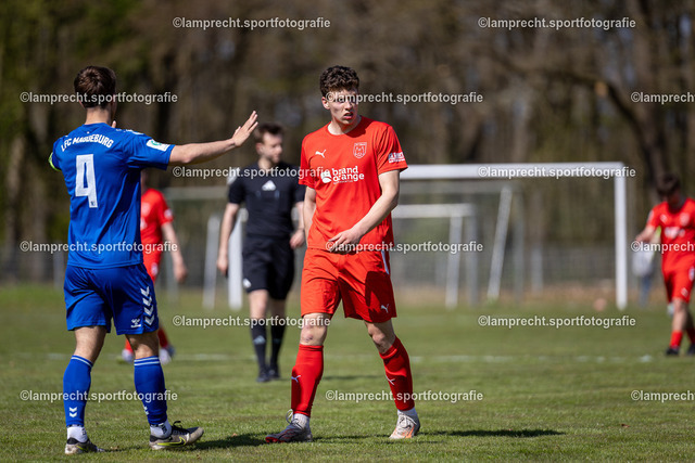 Fußball I Junioren I Saison 2025-2026 I DFB-Nachwuchsliga I 8. Spieltag I JFV Lübeck - 1. FC Magdeburg 150 | Lennard Bruno Luth (9, JFV Lübeck) - Realisiert mit Pictrs.com