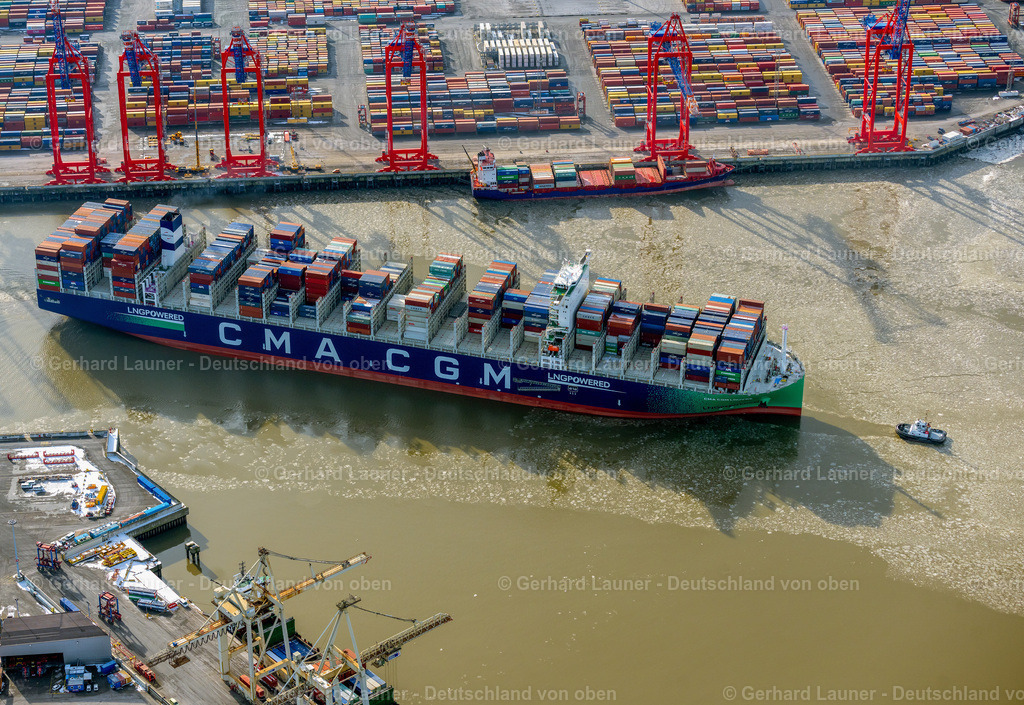 4044611 | HAMBURG 14.02.2021 Containerschiff "CMA CGM LOUVRE" am Burchardkai im Hafen im Ortsteil Waltershof in Hamburg, Deutschland. Weiterführende Informationen bei: CMA CGM (DEUTSCHLAND) GMBH HAMBURG,  Hamburger Hafen und Logistik Aktiengesellschaft. // Container ship "CMA CGM LOUVRE" at Burchardkai in the harbor in the district Waltershof in Hamburg, Germany. Further information at: CMA CGM (DEUTSCHLAND) GMBH HAMBURG,  Hamburger Hafen und Logistik Aktiengesellschaft. Foto: Gerhard Launer