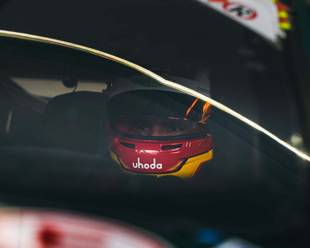 TXO05633 | Exklusive Motorsport-Fotografie aus Leipzig von TXO Media – für Rennfahrer, Teams & Sponsoren. Sausemuth liefert starke Bilder, die Emotion zeigen. Jetzt buchen & glänzen! - Realisiert mit Pictrs.com