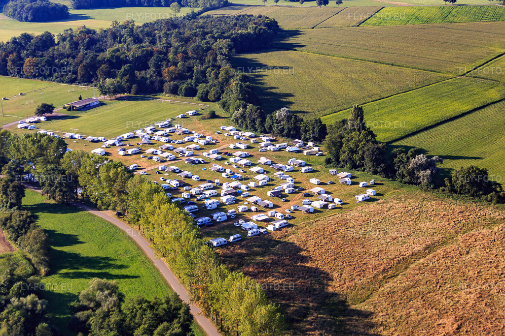 Vue aérienne: Landfahrerplatz à Sermersheim dans le département Bas Rhin, France – .Photo: IMG_093246.jpg prise le 16/08/2016 par Werner Riehm/FLY-FOTO.eu – Résolution de l'original: 5313 x 3542 px