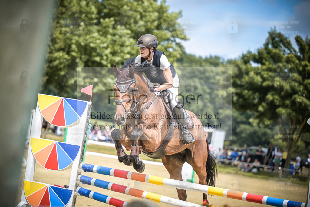 DOS_0410 | Entdecke hochwertige Reitturnierfotos von Foto Oger. Professionell, emotional und authentisch – jetzt Lieblingsmomente im Shop bestellen. - Realisiert mit Pictrs.com
