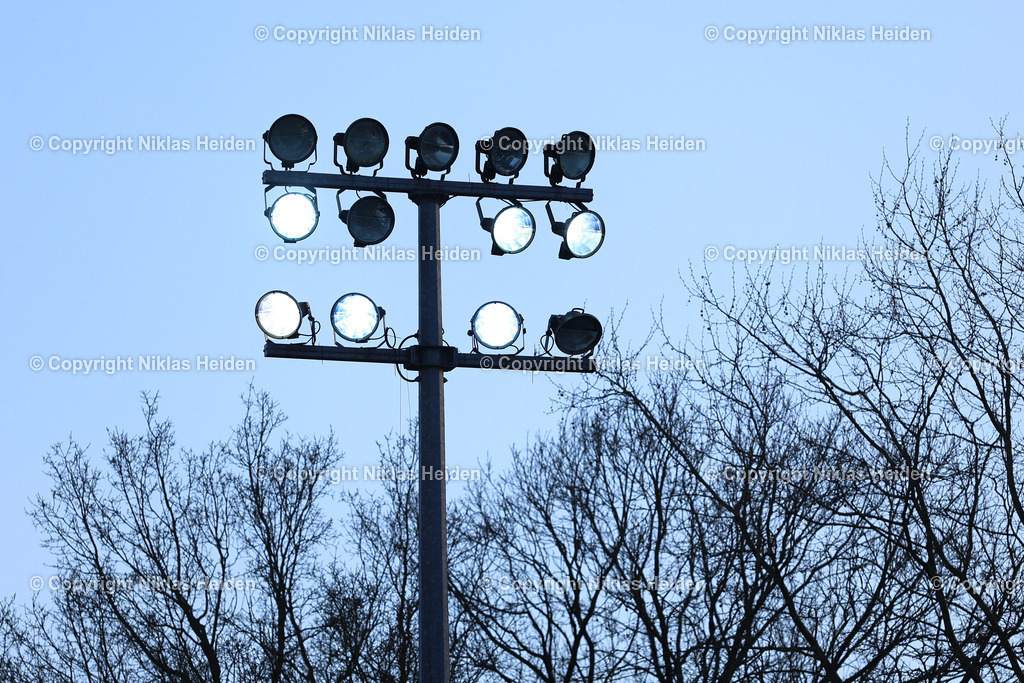 NH_FCEintrachtNorderstedt_1FCPhoenikLuebeck_RegionalligaNord_01042026 | Flutlicht im Edmund-Plambeck-Stadion.Fußball I Herren I Regionalliga Nord I Saison 2025-2026 I 20. Spieltag I FC Eintracht Norderstedt - 1. FC Phönix Lübeck I 01.04.2026 I Edmund-Plambeck-Stadion