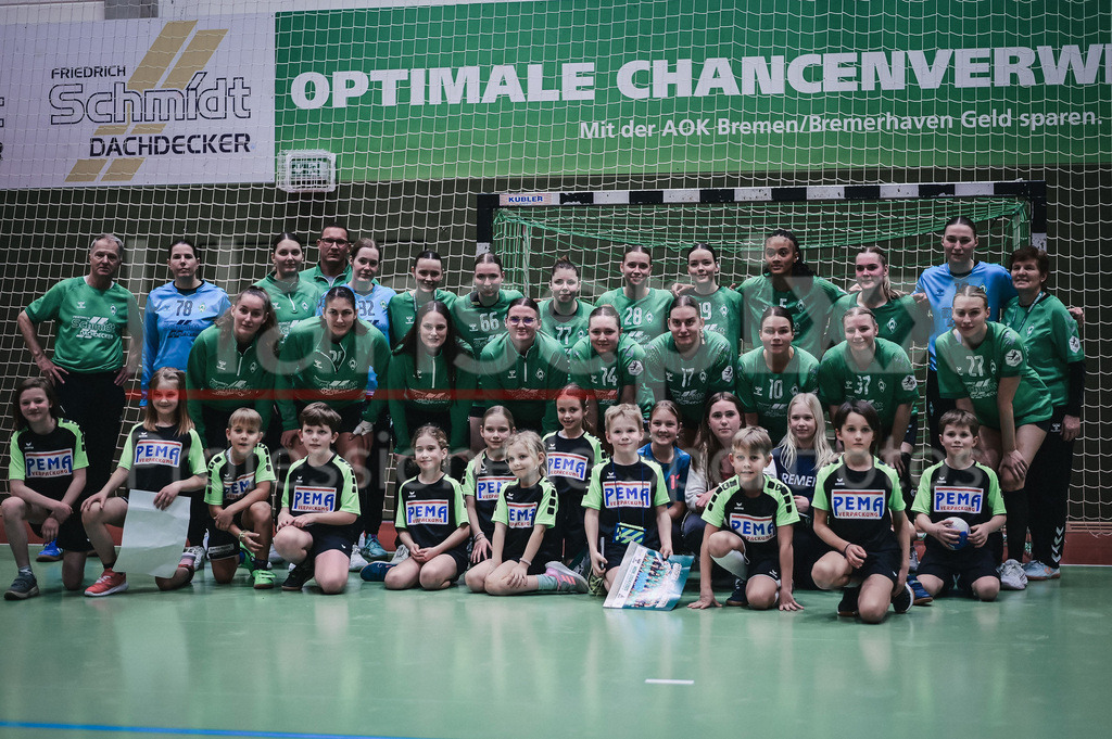 Handball, 2. Bundesliga Frauen, SV Werder Bremen - TuS Lintfort | v.li.: Gruppenfoto des SV Werder Bremen