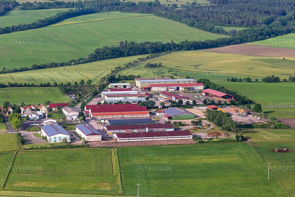 Luftbild: Landschlachthof Mühlberg GmbH & Co.KG, Reitstall Schack im Ortsteil Mühlberg in Drei Gleichen im Bundesland Thüringen in Deutschland. Foto: IMG_007692.jpg vom 15.06.2021 durch Werner Riehm/FLY-FOTO.de