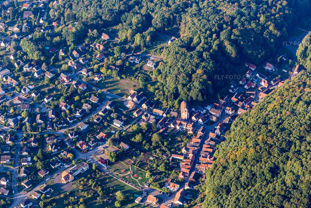 Aerial view: View of the town in Ottersthal in the state Bas-Rhin, France.Photo: IMG_111668.jpg taken on 09/16/2018 by Werner Riehm/FLY-FOTO.comResolution of the original: 5432 x 3621 px