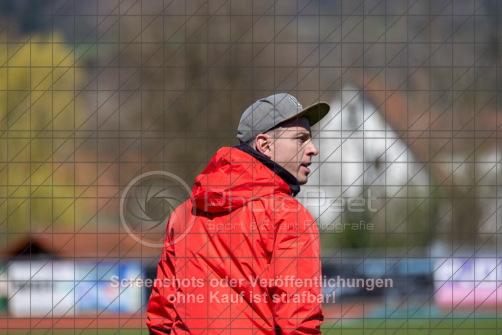 20250406_141123_0124 | #,1.FC Donzdorf (rot) vs. SV Jungingen (schwarz), Fussball, Frauen-Verbandsliga Württemberg, 16. Spieltag, Saison 2024/2025, Rasenplatz Lautertal Stadion, Süßener Straße 16, 73072 Donzdorf, 06.04.2025 - 13:00 Uhr,Foto: PhotoPeet-Sportfotografie/Peter Harich