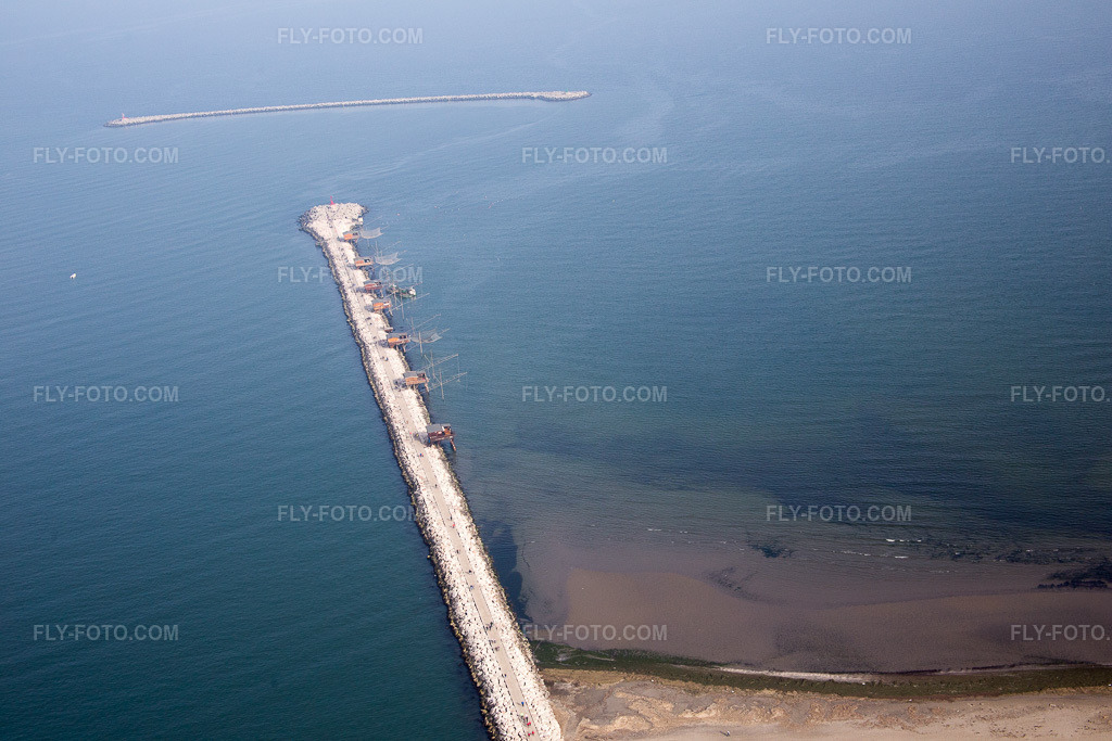 Aerial view: Sottomarina in Faro in the state Veneto, Italy. – Photo: IMG_087425.jpg taken on 04/06/2016 by Werner Riehm/FLY-FOTO.com – Resolution of the original: 5472 x 3648 px