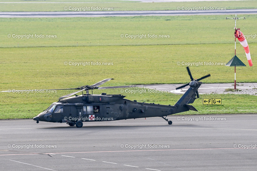 Flughafen Linz_ Linz Airport_ Linz-Hoersching_ US Army_ 30.10.2023-9 | 30.10.2023, Linz Hoersching, AUT, Flughafen Linz, Linz Airport, im Bild Hubschrauber der US Army am Flughafen Linz Hoersching, Zwischenstopp zum betanken, Black Hawk, Chinook
