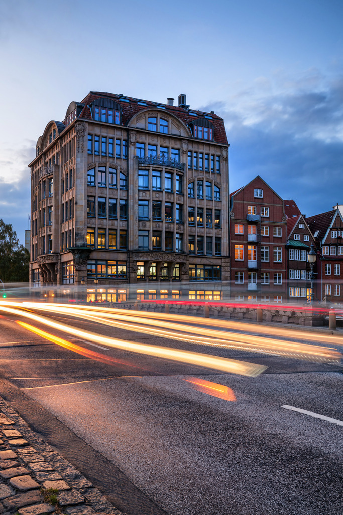 10240645 - Haus der Seefahrt | Blick auf das Haus der Seefahrt an der bekannten Deichstraße.