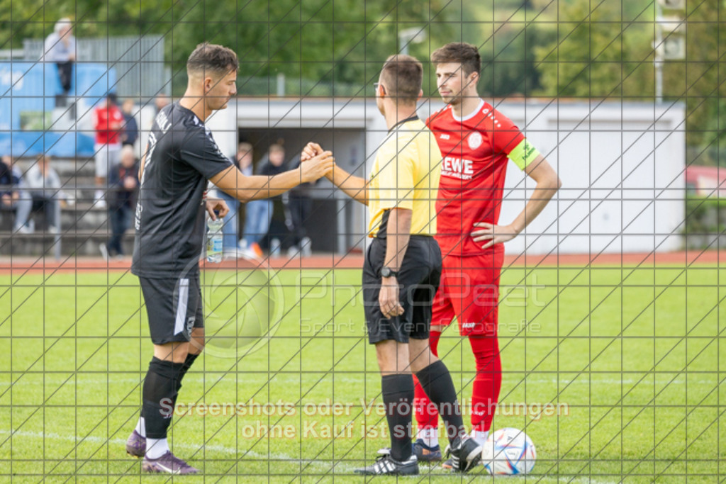 20250928_150216_0042 | #,1.FC Donzdorf (rot) vs. SV Ebersbach (schwarz), Fußball, Bezirksliga - Bezirk Neckar/Fils, 06. Spieltag, Saison 2025/2026, Rasenplatz Lautertal Stadion, Süßener Straße 16, 73072 Donzdorf, 28.09.2025 - 15:00 Uhr,Foto: PhotoPeet-Sportfotografie/Peter Harich