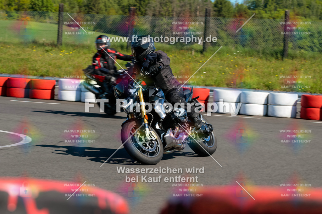 Moto-TeamOBK-21574 | Hier findet Ihr Bilder von Touristenfahrten auf der Nürburgring Nordschleife oder von anderen Veranstaltungen die ich besucht habe. Viel Spass beim Durch Schauen 