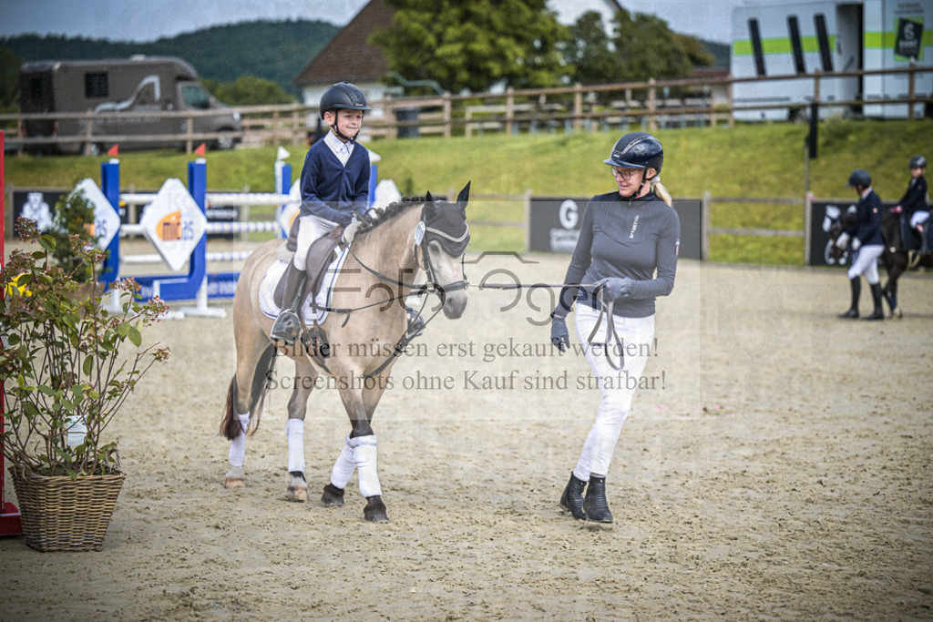DOS_0137 | Entdecke hochwertige Reitturnierfotos von Foto Oger. Professionell, emotional und authentisch – jetzt Lieblingsmomente im Shop bestellen.Deutschlandweite Turnierfotografie. - Realisiert mit Pictrs.com