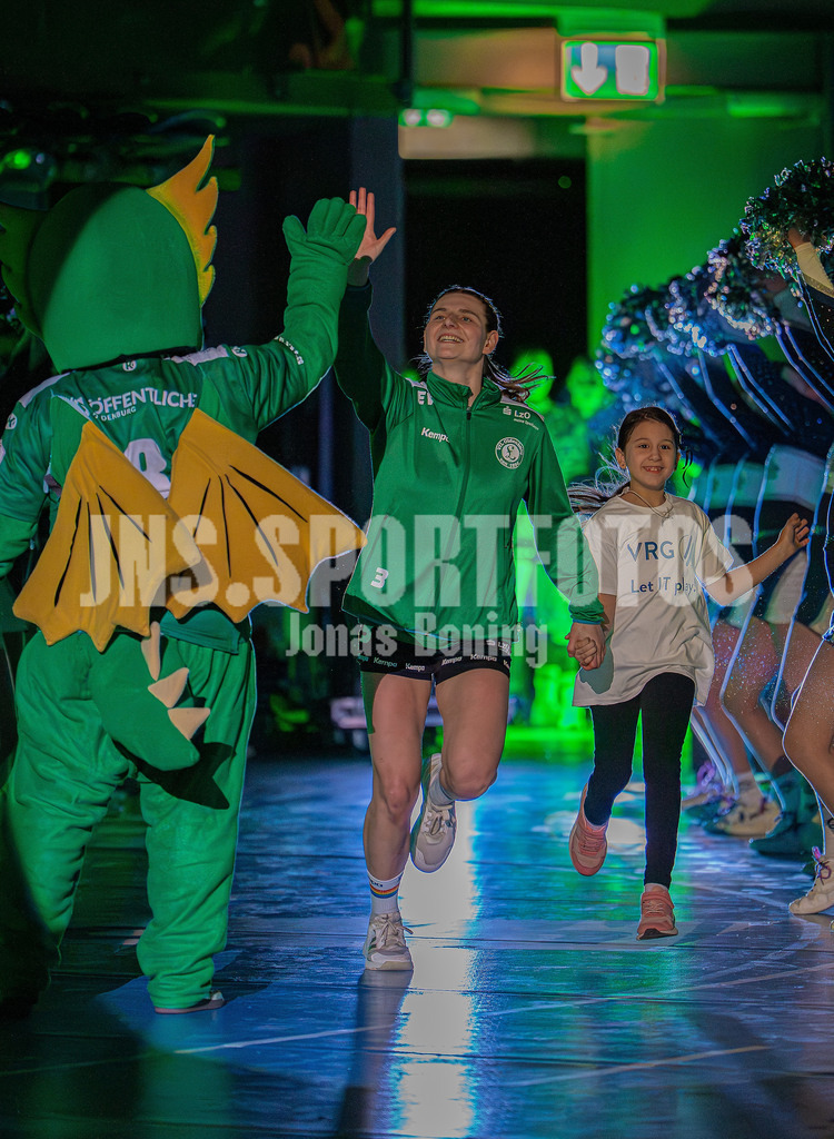 Handball I Frauen I Saison 2025-2026 I 1. HBF I 15. Spieltag I VFL Oldenburg - SV Union Halle-Neustadt 0009 | Lana Teiken (3, VfL Oldenburg) - Realisiert mit Pictrs.com