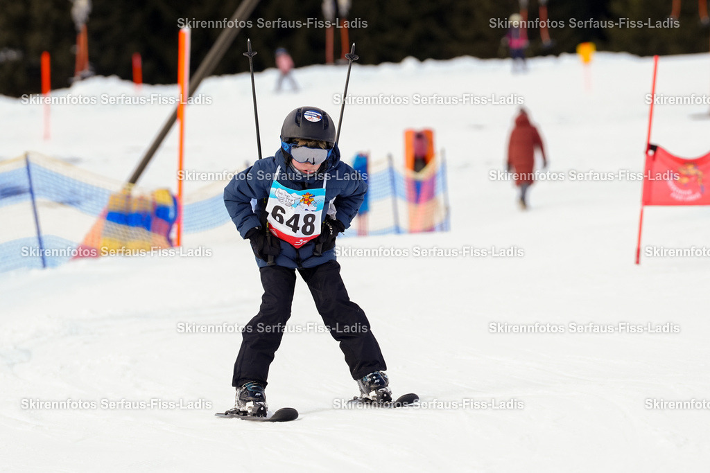 SRF_02.01.2026_1145 | Skirennfotos,Serfaus,Fiss,Ladis,Kinderskirennen,Winter,Tirol,Oberland,skirace,SFL,feelfree,weil wir's genießen,ski,Ski,skifahren,Sonnenplateau, - Realisiert mit Pictrs.com