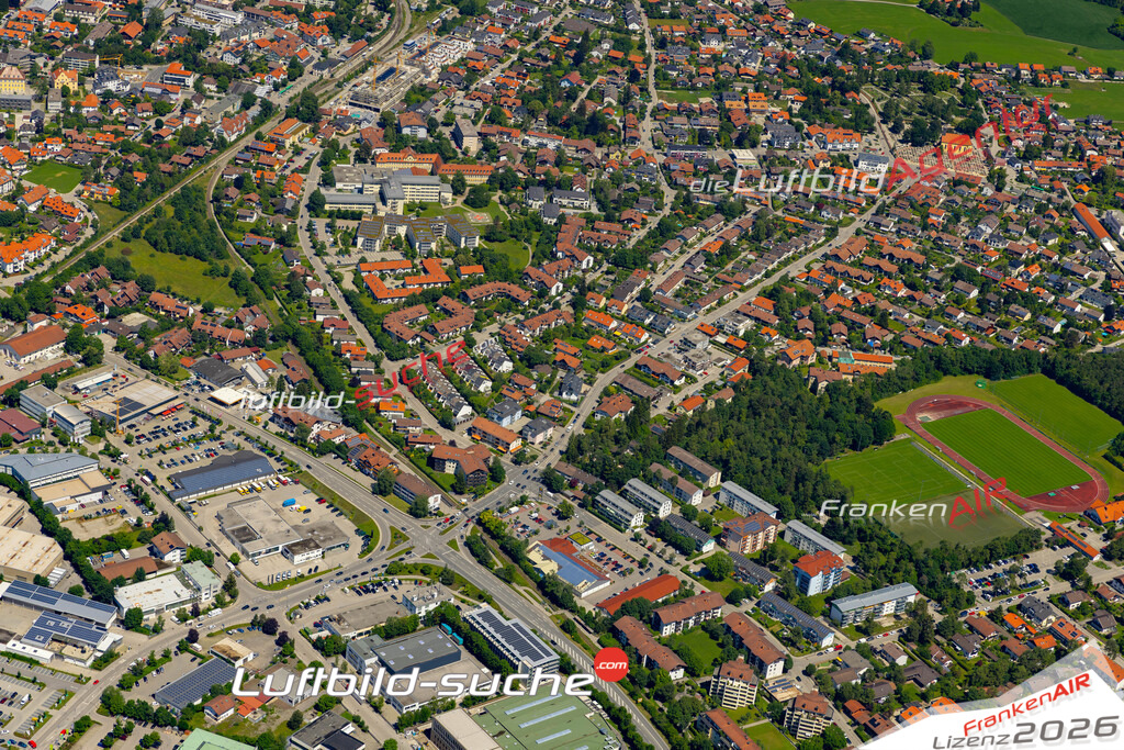 Das Luftbild der Stadt Wolfratshausen wurde 2022 vom Flugzeug heraus erstellt (keine Drohnen-Aufnahmen) Aufnahmehöhe ca.450 Meter- hohe Bildauflösung und Druck-Qualität. Garantiert!