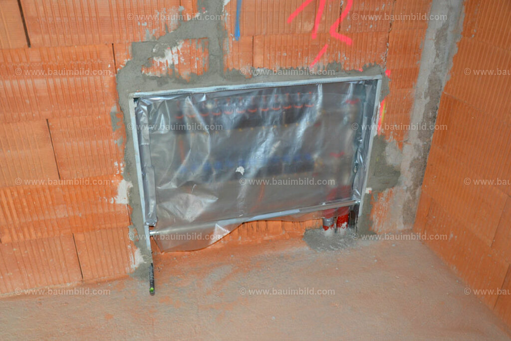 bib-lg16-heizung-0006 | Nach LV-Leistungsgruppen sortierte Detailfotos über den Bau eines Hauses. Alle Hausbau-Bilder direkt vom Urheber und Autor der Website Haus-Selber-Bauen.com