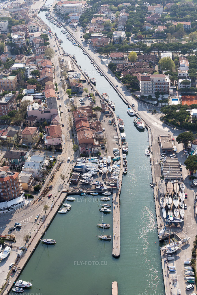 Vue aérienne: Vue de la ville à Milano Marittima dans le département Émilie-Romagne, Italie. Photo: IMG_098368.jpg prise le 05/04/2017 par Werner Riehm/FLY-FOTO.euRésolution de l'original: 3648 x 5472 px