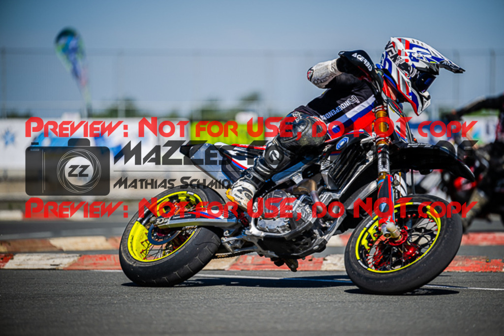 MaZZes_FotoMatrix_220903_0590 | UE40