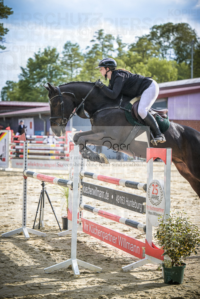 DOS_3313 | Entdecke hochwertige Reitturnierfotos von Foto Oger. Professionell, emotional und authentisch – jetzt Lieblingsmomente im Shop bestellen.Deutschlandweite Turnierfotografie. - Realisiert mit Pictrs.com