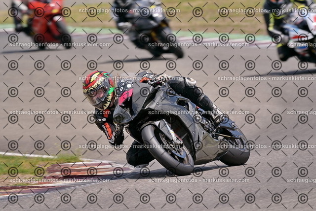 26bt05-1394 | markuskiefer.com - Realisiert mit Pictrs.com