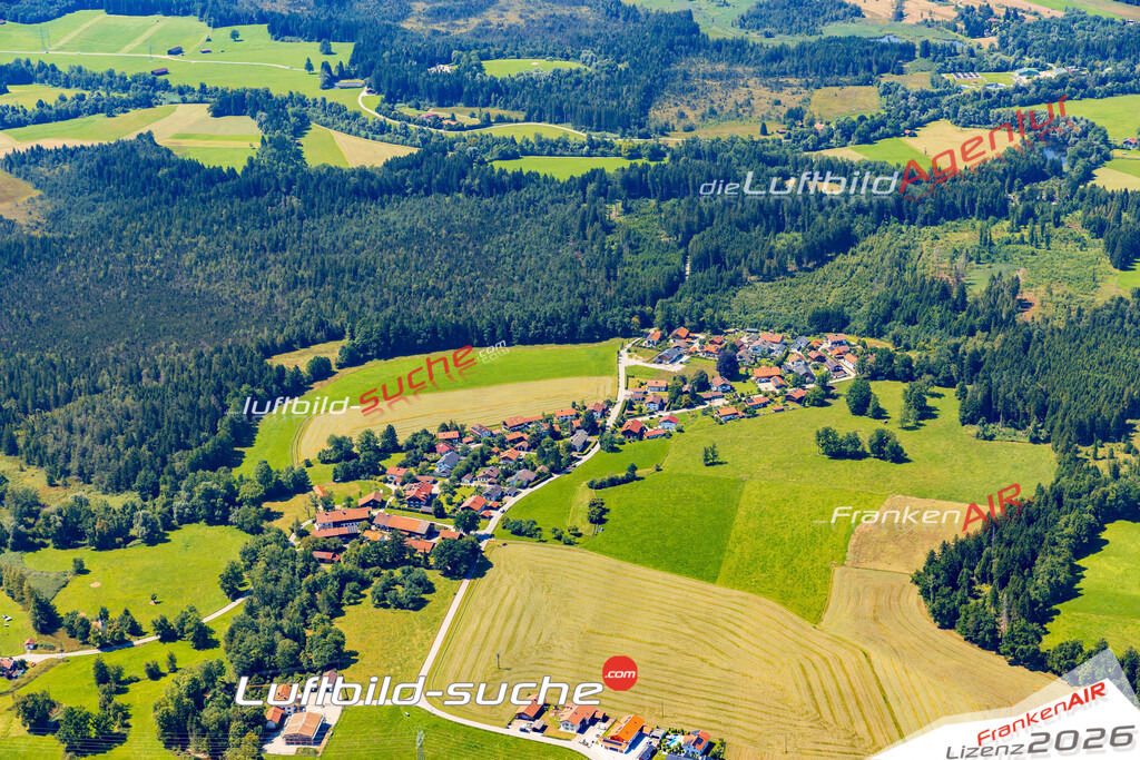 Luftbild Vs Google Maps  Mürnsee  Bad Heilbrunn -Das Luftbild wurde 2025 vom UL-Flugzeug heraus erstellt ( keine Drohne ) - Hochauflösende Luftaufnahme -Nicht vergleichbar mit Google Maps oder Satelittenbilder- Die Geschenkidee !Mit Lizenz und Bildrechte bestellbar