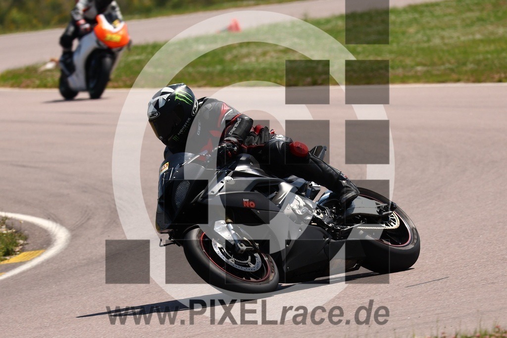 0081-20250619_02815 | Schöne Erinnerungen an spannende Momente - das festzuhalten ist unser Job. PIXELrace.de ist seit 2003 auf den Rennstrecken Europas unterwegs um die Action draußen beim Fahren und die wunderbare Stimmung imm Fahrerlager für euch einzufangen.