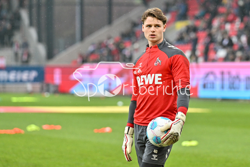 SSV Jahn Regensburg - 1. FC Köln | Im Bild Jonas Kurt URBIG (1. FC Koeln 40) beim warmup vor der Partie / Freisteller / einzelfoto / 2. Bundesliga: SSV Jahn Regensburg - 1. FC Koen, Jahnstadion am 08.12.2024