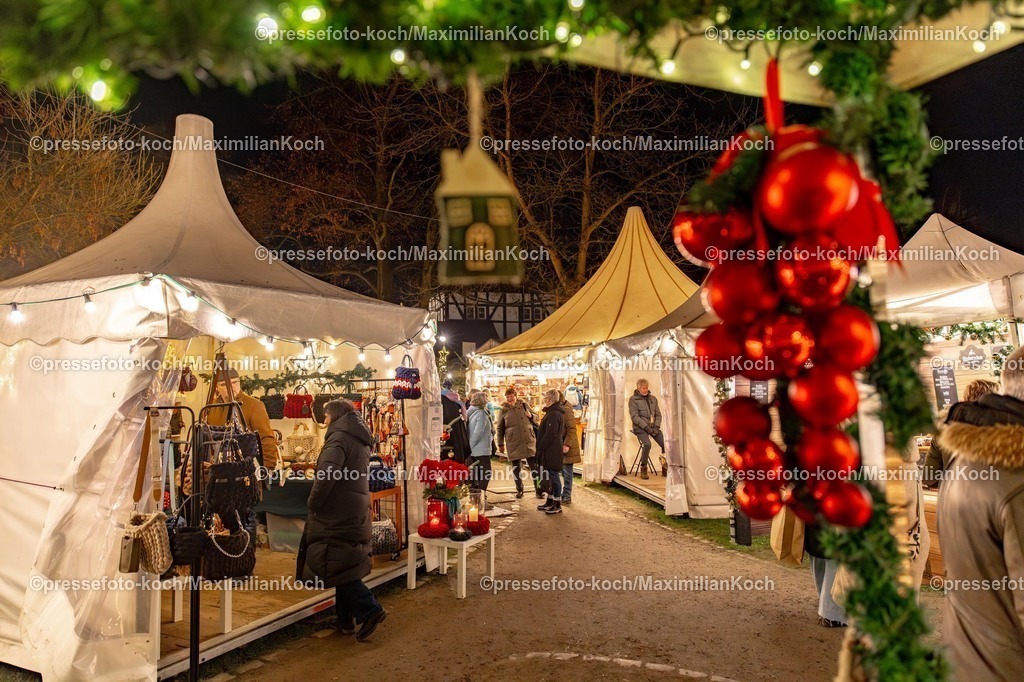 Wup12122501069 | 12.12.2025, Wuppertal, Weihnachtsmarkt Haus Schloss Lüntenbeck. 