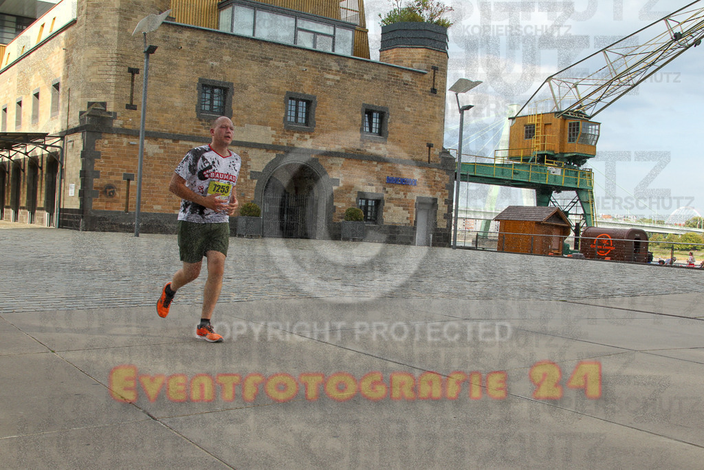 250920_1526_EV4_8808 | Sportfotografie im Rhein-Sieg Kreis, Köln, Bonn, NRW, Rheinland Pfalz, Hessen, etc. Unser Tätigkeitsfeld umfasst den Laufsport vom Volkslauf über den Marathon, Duathlon, Triathon bis zum Ultralauf wie Kölnpfad Ultra oder Schindertrail.