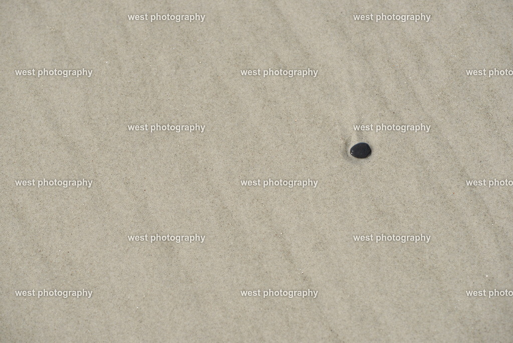 Small black stone on the beach - FLK 2014 | west photography - Realisiert mit Pictrs.com