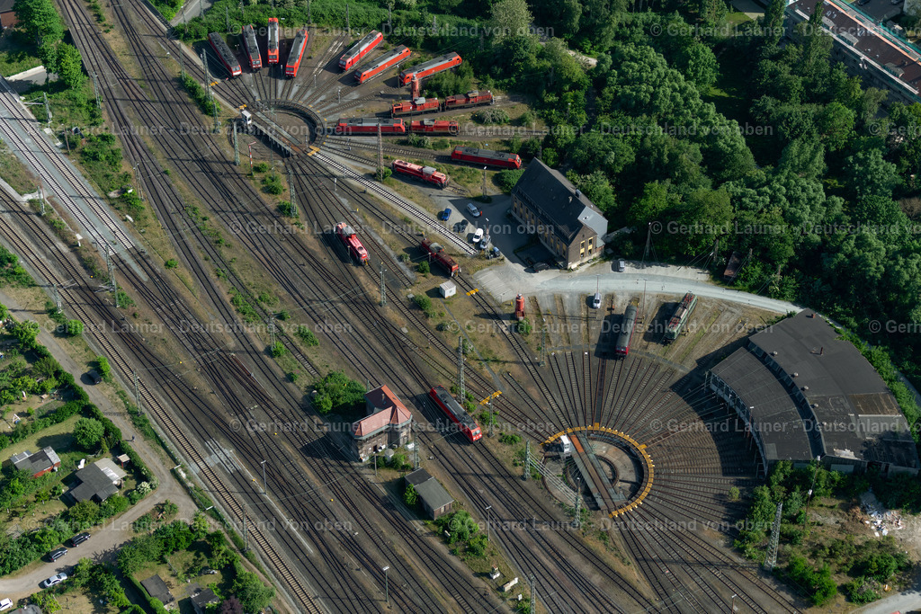 4030107 | BREMEN 01.06.2020 Drehscheibe am Depot des Bahn- Betriebswerkes am Rangierbahnhof an der Straße Mählandsweg im Ortsteil Ohlenhof in Bremen, Deutschland. Weiterführende Informationen bei: DB Netz AG,  Deutsche Bahn AG. // Turntable at the depot of the railway depot at the marshalling yard on the street Maehlandsweg on street Maehlandsweg in the district Ohlenhof in Bremen, Germany. Further information at: DB Netz AG,  Deutsche Bahn AG. Foto: Gerhard Launer