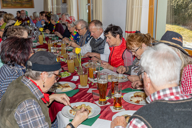 Seniorenbund - Fleischnudel Essen beim Gfrerer-Lipp | Bildershop von pixelworld.at - Realisiert mit Pictrs.com