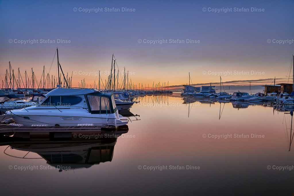 _DSC4003 | Findlinge im Eis, Zeesenboote bei der Traditionsregatta, eine Seebrücke im Sonnenaufgang - mit den Bildern aus dieser Galerie erhalten Sie wunderschöne Aufnahmen über das ganze Jahr. Ein tolles Produkt zum Verschenken, Werben oder zum Träumen vom nächsten - Realisiert mit Pictrs.com