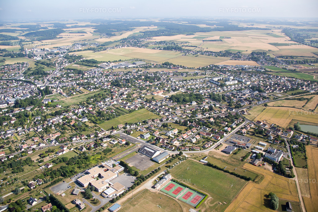 Aerial view: View of the town in Montoire-sur-le-Loir in the state Loir et Cher, France.Photo: IMG_081162.jpg taken on 06/19/2015 by Werner Riehm/FLY-FOTO.comResolution of the original: 5472 x 3648 px