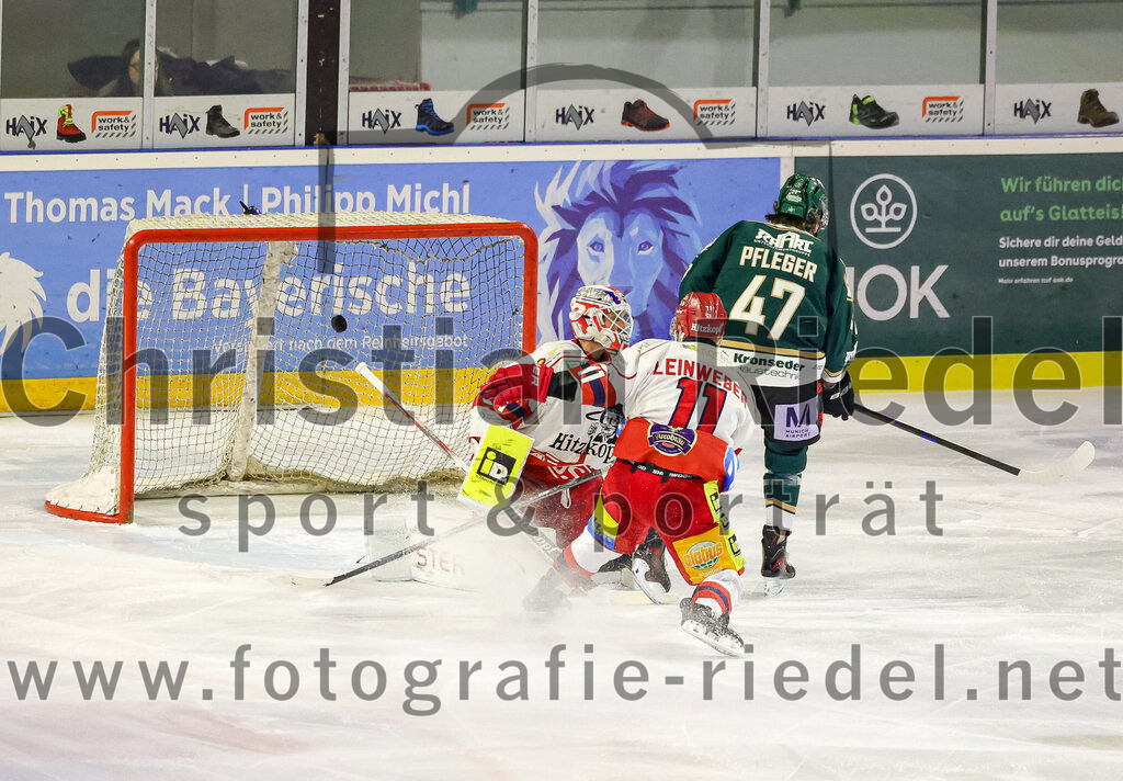 2026-02-20_062_TSV_Erding_gegen_Deggendorfer_SC | Erding, Deutschland, 20.02.2026:Eishockey, Oberliga Süd 2025 / 2026, 49. Spieltag, TSV Erding gegen Deggendorfer SC, Endergebnis: 4:1Torwart Timo Pielmeier (Deggendorfer SC, #51), Curtis Leinweber (Deggendorfer SC, #11), Marco Pfleger (Erding Gladiators, #47)Foto: Christian Riedel / fotografie-riedel.net