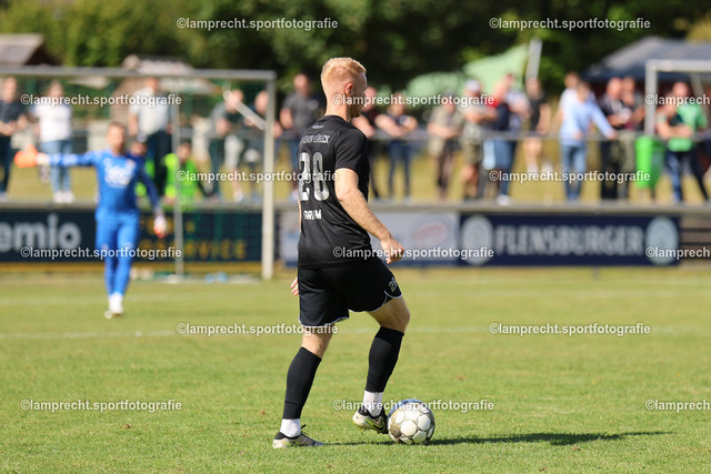 Fußball I Herren I Saison 2025-2026 I Verbandsliga Süd I 7. Spieltag I SV Schackendorf - SV Azadi Lübeck I 06.09.2025.055 | Maximilian Grimm (28, SV Azadi Lübeck) - Realisiert mit Pictrs.com