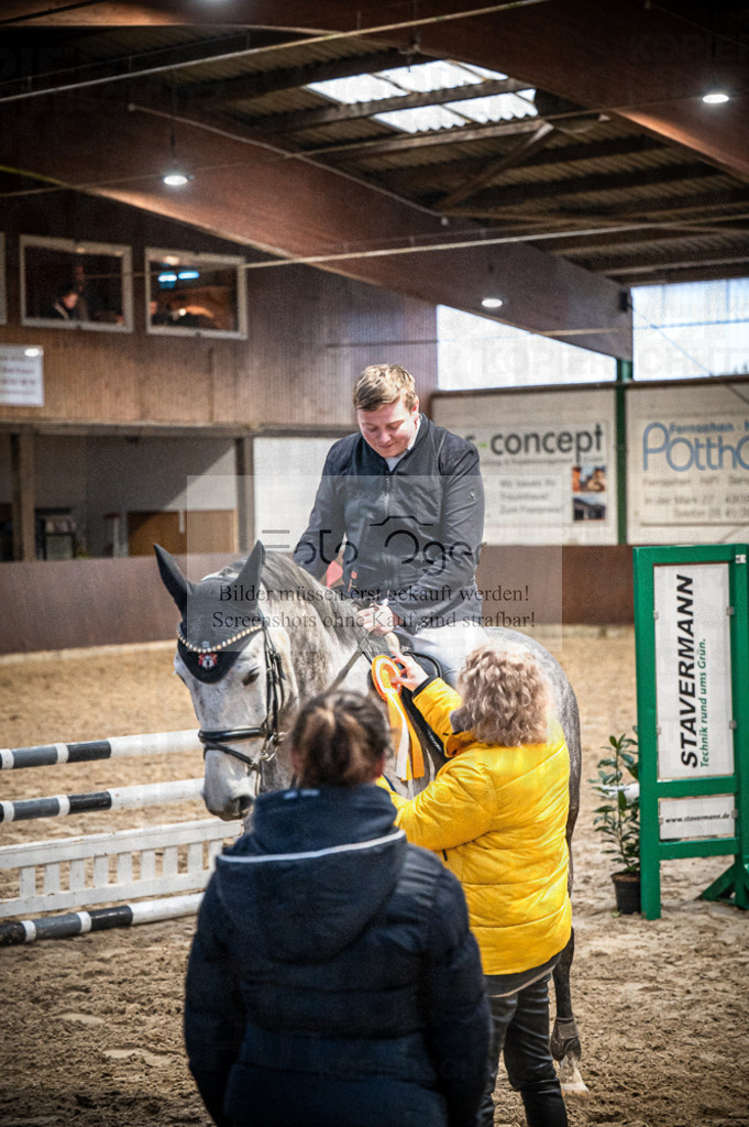 Hallenreittunier Voxtrup 2023 | Entdecke hochwertige Reitturnierfotos von Foto Oger. Professionell, emotional und authentisch – jetzt Lieblingsmomente im Shop bestellen.Deutschlandweite Turnierfotografie. - Realisiert mit Pictrs.com
